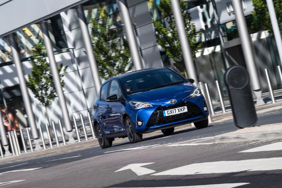  Toyota Yaris Bi-Tone 2017 года  (UK) (фото 15 из 40)